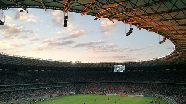 Confiança surpreende no Mineirão e Cruzeiro perde a primeira com Felipão