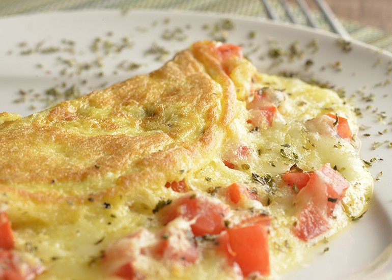 Receita do Dia: Omelete de Muçarela, Orégano e Tomate