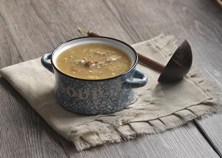 Receita do Dia: Sopa de Mandioca com Carne, Coentro, Cominho e Salsa