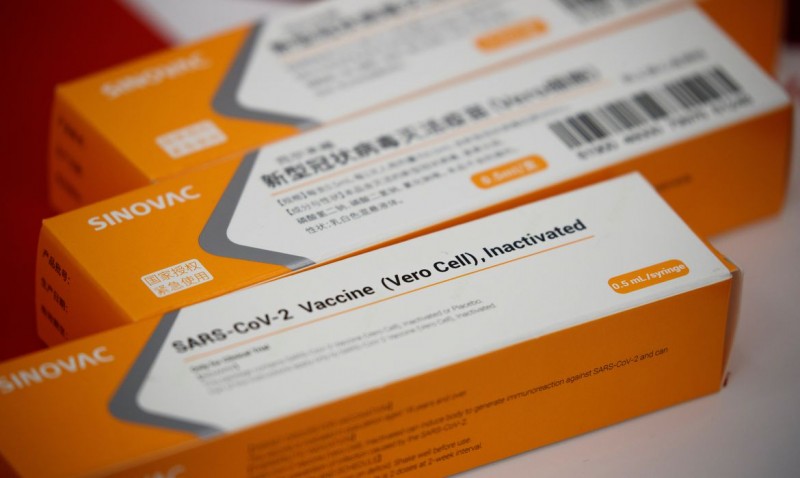 Vacina CoronaVac tem eficácia global de 50,38% nos testes feitos no Brasil
