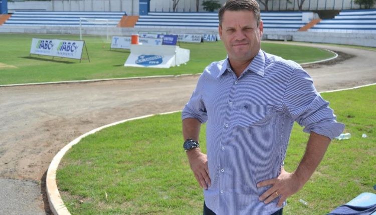 Time de Costa Rica contrata treinador famoso no interior de São Paulo