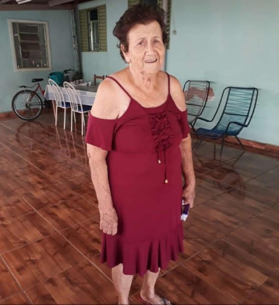 Faleceu ontem em Cassilândia e já foi sepultada, Armelinda Cândida Dias, com 83 anos de idade, filha do saudoso casal Sebastião Cândido/Elizena Tosta de Queiróz. Foi funcionária pública. Deixou filhos, netos e bisnetos.
