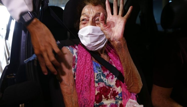 Delinha, aos 84 anos, se vacinou contra a Covid-19 | Foto: Leonardo de França, Midiamax