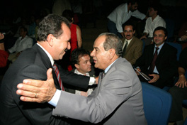 O prefeito Donizete cumprimenta o presidente do TCE, José AncelmoDalmo Cúrcio