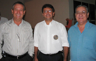 O presidente do Rotary Ademir Cruvinel, Valdir e NelsinhoGenivaldo Nogueira