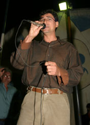 Paulinho Prado durante apresentação no Reencontro de CassilândiaDalmo Cúrcio