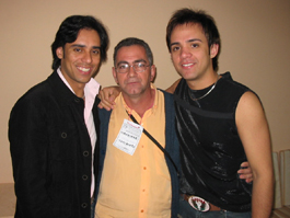 O fotógrafo Genivaldo Nogueira, ao lado da dupla Guilherme & SantiagoGenivaldo Nogueira