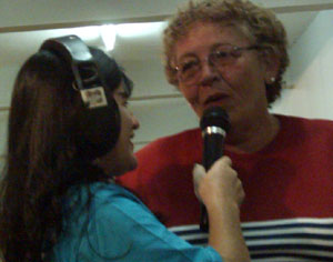 Repórter da Rádio Patriarca Isabel entrevistando a ex-vice prefeita Sueli, na Festa do PeãoBruna Girotto