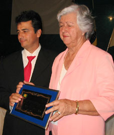 Erotides Freitas da Silva, recebendo o título de Cidadã CassilândenseGenivaldo Nogueira