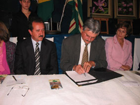 Governador Zeca do PT assina documento de incentivo para a instalação da Pluma AgroavícolaGenivaldo Nogueira