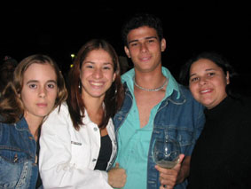 Gente jovem e bonita na Festa do PeãoGenivaldo Nogueira