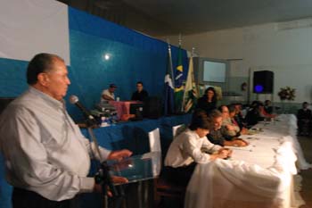 Dep. Luizinho Tenório, discursando durante a entrega de títulosDalmo Cúrcio