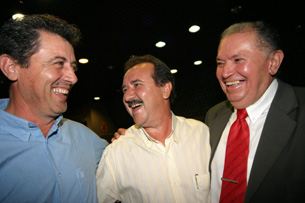 O vereador Celino Araújo, o pref. José Donizete, e o deputado Luizinho em momento de descontraçãoDalmo Cúrcio