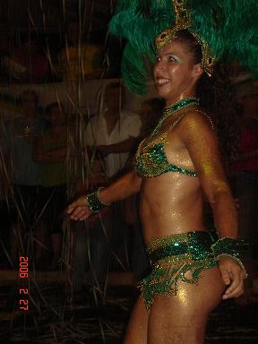 Com toda sua ginga, Amanda, a rainha do CassiFolia, sambou muito na Passarela do Samba.Bruna Girotto