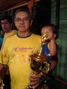 Nelson, do Bloco Caipirão Club, recebeu troféu de participação do Cassifolia 2006Guilherme Girotto