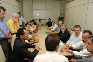 Todos os vereadores, o prefeito José Donizete e os deputados Dagoberto, Semy e Sérgio Assis