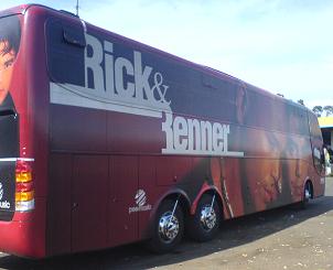 Foto tirada agora há pouco do ônibus da dupla Rick e Renner, aqui em Cassilândia.Guilherme Girotto