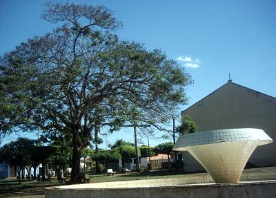 Fonte e frente da IgrejaBruna Girotto