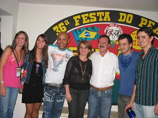 Prefeito José Donizete, esposa e filhos com a dupla Rick e Renner.Genivaldo Nogueira