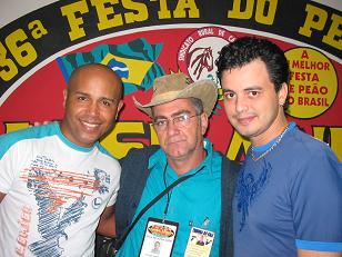 O fotógrafo Genivaldo Nogueira e a dupla Rick e Renner.