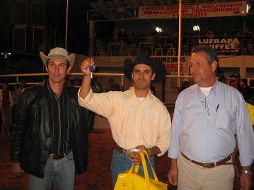 Campeão na montaria em cavalo - Altamiro Lima dos Santos, de Deodápolis/MSGenivaldo Nogueira