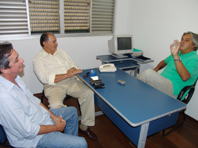 Delcídio em conversa com o ex-deputado Luizinho e o prefeito de Aparecida do Taboado