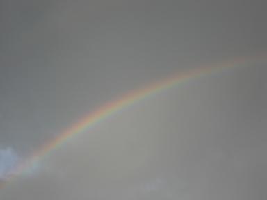 Depois de um dia com sol e chuva, um arco-íris enfeitou o céu de Cassilândia.Bruna Girotto