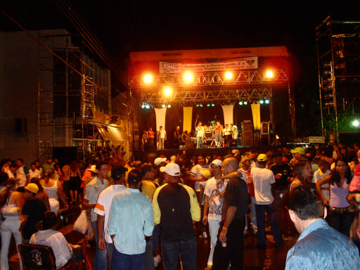 Visão geral do palco, onde se apresentaram vários artistas locaisZilso Silva