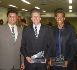 Cândido quando recebia em Minas Gerais o prêmio de Melhor de 2006 em sua categoria