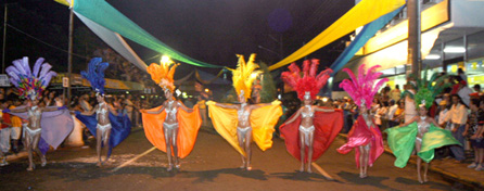 Comissão de frente de uma das escolas de samba. Cassilândia é uma das poucas cidades que têm escolasDalmo Cúrcio