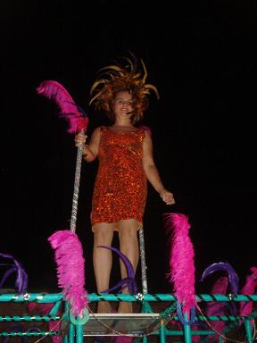 Mara, primeira dama da cidade, desfilou na Passarela do Samba.Bruna Girotto