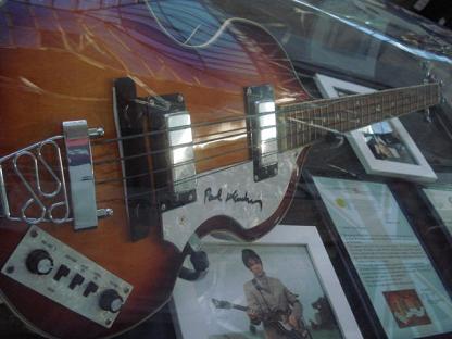 Beatle Instuments - Réplica perfeita da guitarra utilizada por James Paul McCartneyBruna Girotto