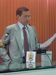 Baltazar, fazendo leitura de sua declaração de bens na solenidade que o empossou Prefeito MunicipalGuilherme C. Girotto