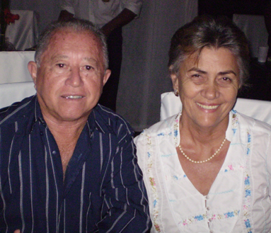 Roberto Lopes de Oliveira e a esposa MariaGenivaldo Nogueira