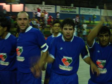 Agradecimentos da equipe de Cassilândia após o jogo (Max e Bruno Muranaka)Zildo Silva