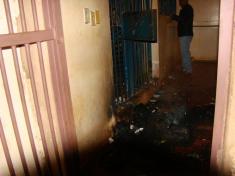 Presos quebraram portas e cadeados e atearam fogo em colchões Almir Portela