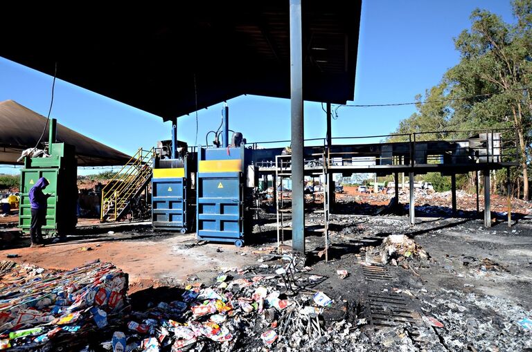 Incêndio destrói cooperativa de recicláveis e causa prejuízo de R$ 450 mil