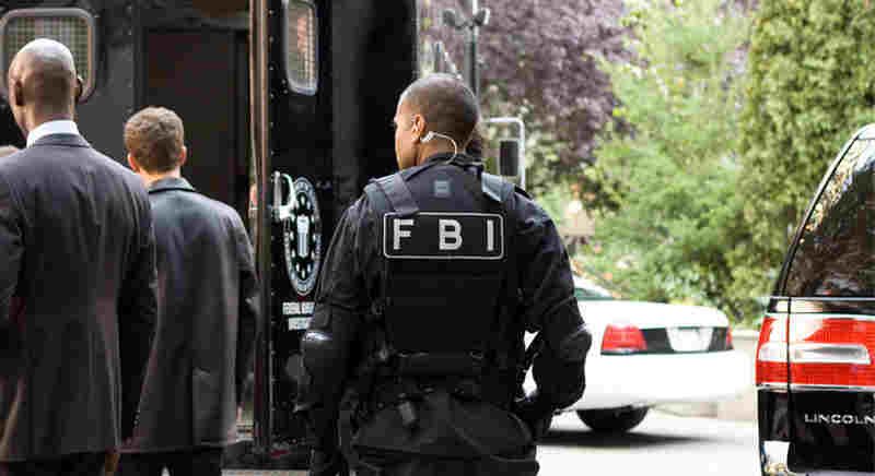 FBI realiza opera&ccedil;&atilde;o &ldquo;gigantesca&rdquo; em 100 pa&iacute;ses e prende mais de 800 pessoas