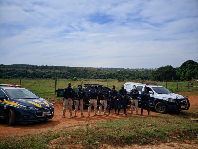Polícia Militar em ação conjunta com a PRF, apreendem mais de uma tonelada de drogas