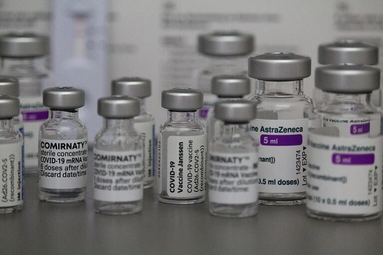 Lotes da vacina da AstraZeneca vencidas foram aplicadas em MS; veja se é a sua 