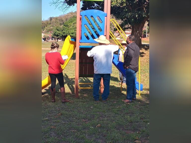 Cassilândia: dois novos parques infantis estão sendo instalados