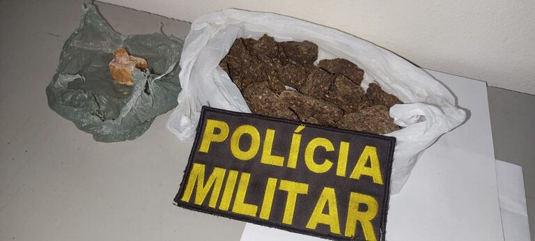 Ao averiguar crime de furto, Polícia Militar acaba prendendo dupla por tráfico de drogas em Cassilândia 