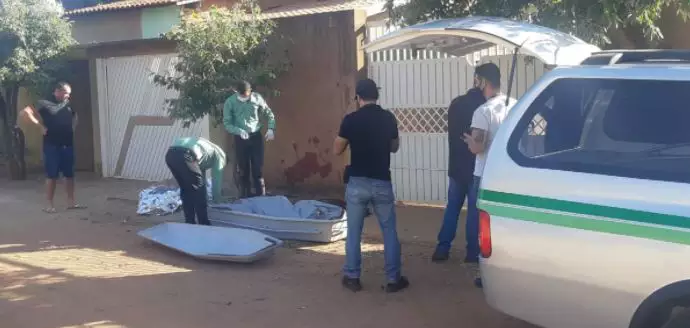 Populares encontram homem degolado em cal&ccedil;ada de cidade de MS