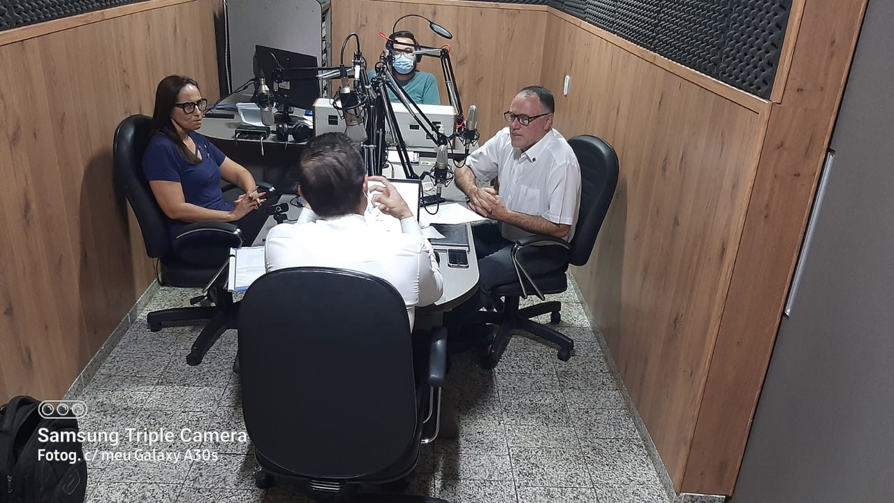 Governador e esposa no est&uacute;dio da R&aacute;dio Patriarca e a  entrevista que rolou muita emo&ccedil;&atilde;o