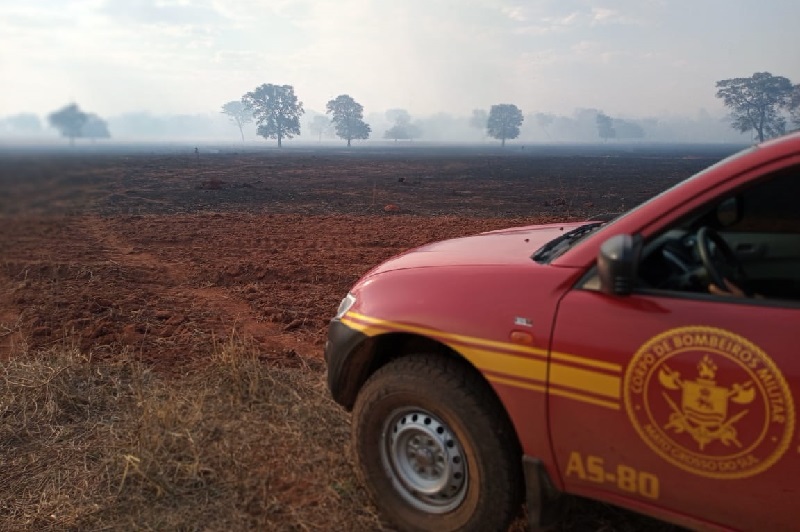 Bombeiros de Chapadão do Sul auxiliam no combate a incêndio em fazenda de Cassilândia