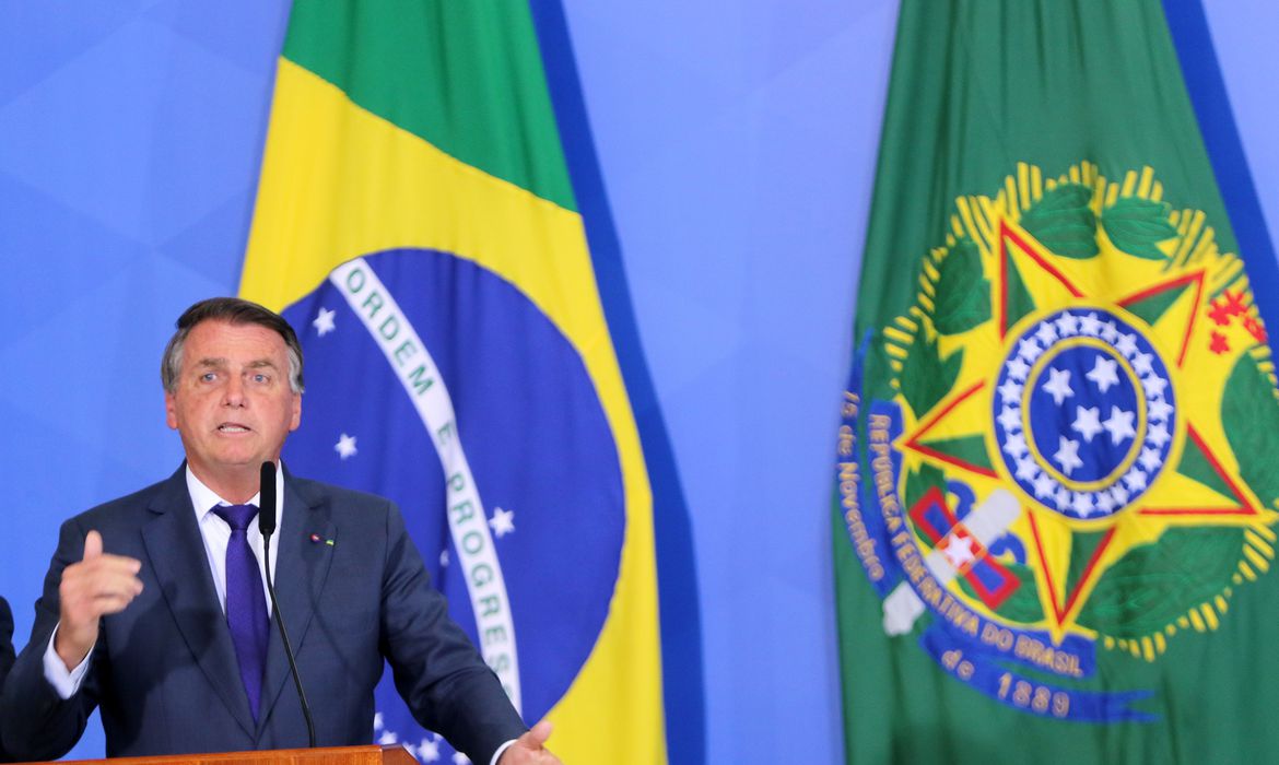 Bolsonaro pede libera&ccedil;&atilde;o de rodovias aos caminhoneiros