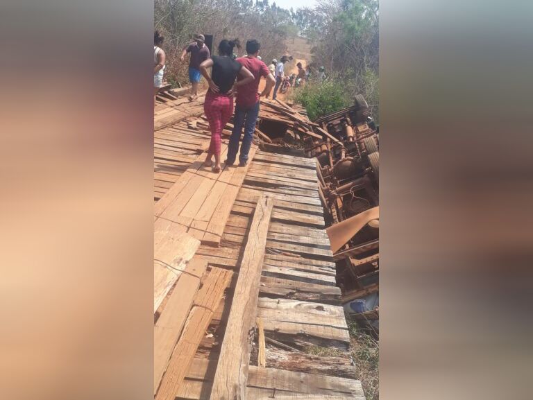 Tragédia no Alto Tamandaré: Ponte quebra, caminhão cai, motorista morre e ajudante fratura a perna 