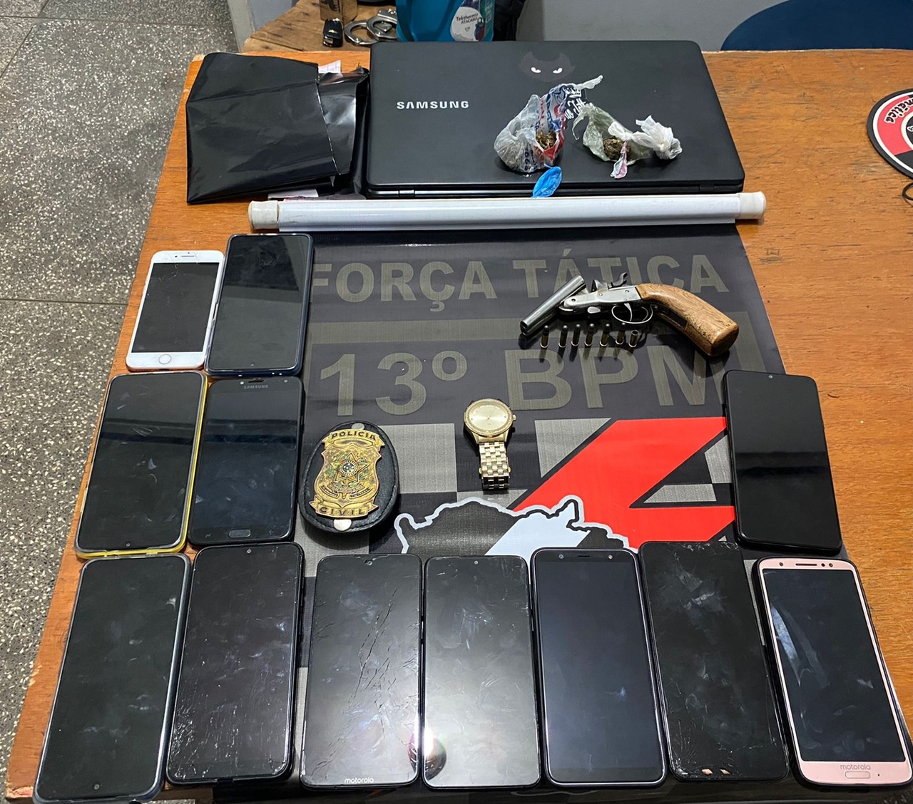 Pol&iacute;cia Civil e Militar prendem autores de roubo em loja de inform&aacute;tica em Parana&iacute;ba