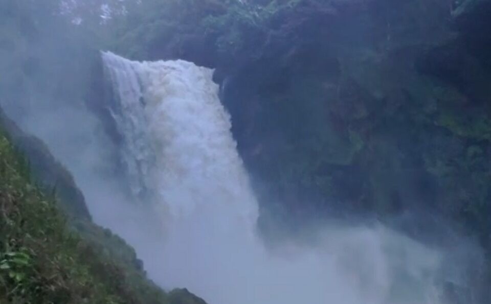 Apor&eacute;: homem que caiu de cachoeira de 30m de altura em Itumirim est&aacute; desaparecido