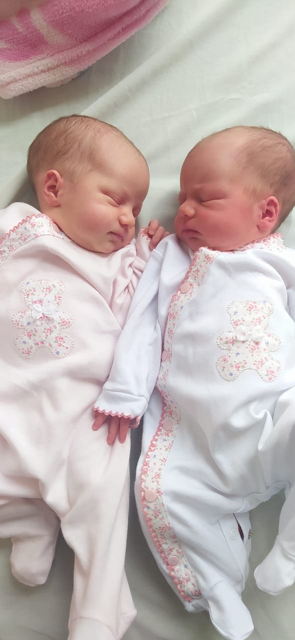 Nasceram Alice e Helena